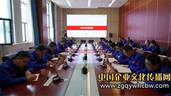 圖為銀光公司在開展現(xiàn)場管理培訓。王安怡 攝.JPG
