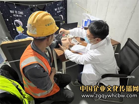 測量血壓.jpg